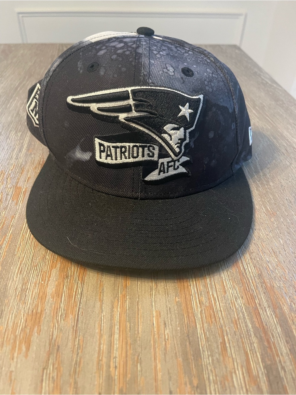 NFL New England Patriots Black & White Flat Brim Snapback Hat